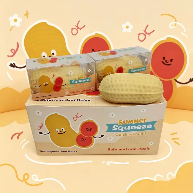 Peanut squishy with its gift box